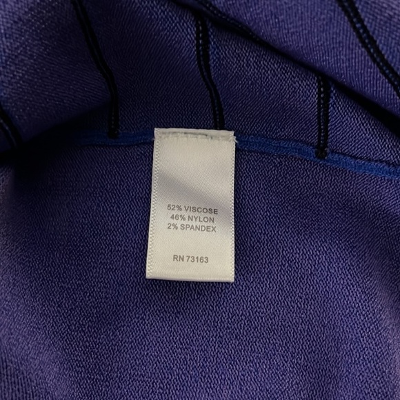 Cable & Gauge bright blue top with black stripes on the front. Size XL. - Picture 6 of 6